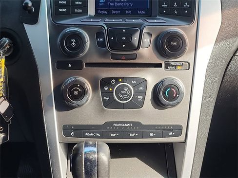 Used 2015 Ford Explorer XLT image 17