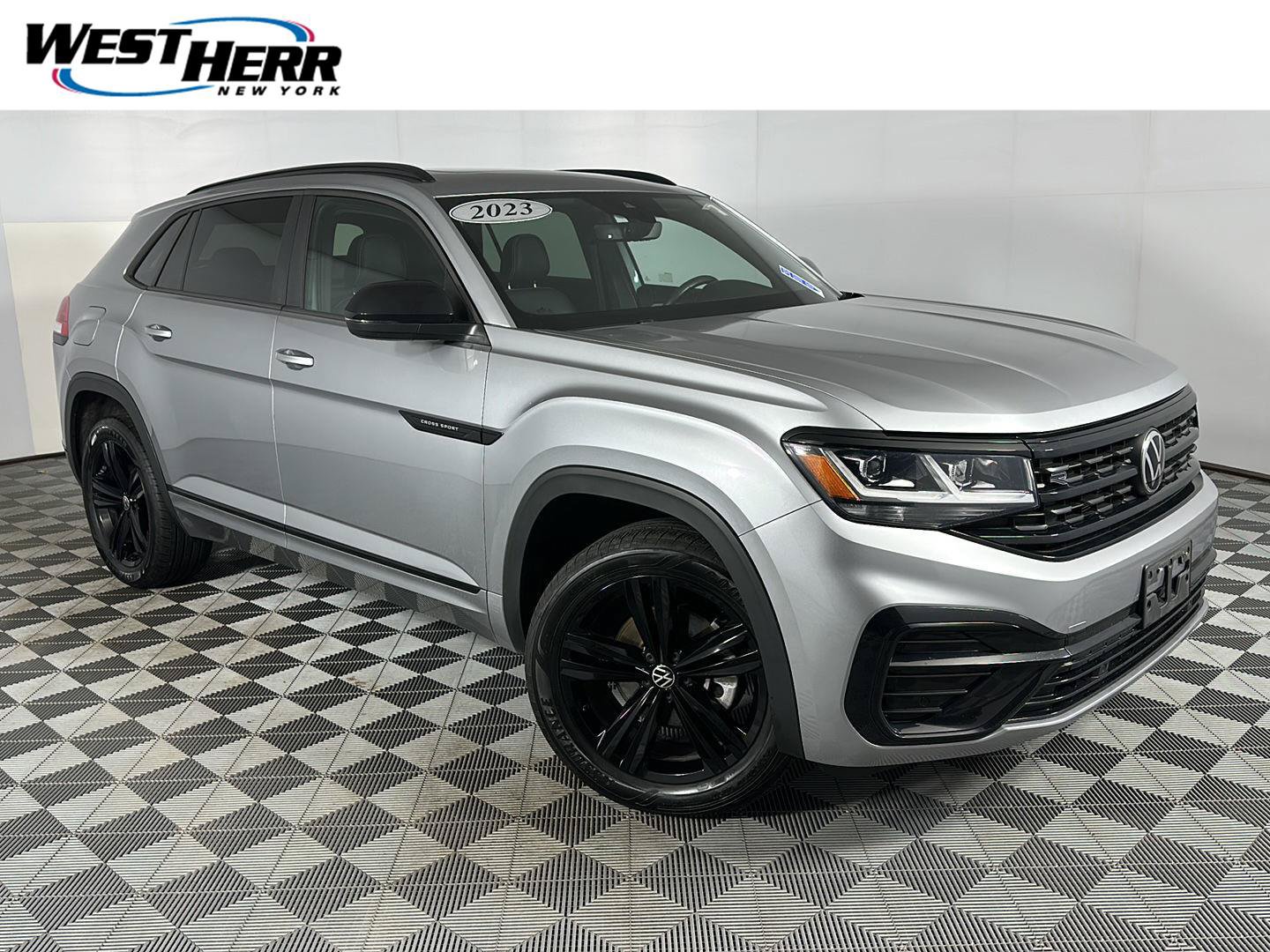 Used 2023 Volkswagen Atlas Cross Sport SEL R-Line AWD/4WD image 1