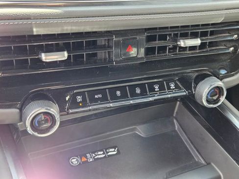 Certified 2025 Chevrolet Suburban LT w/ Comfort Package image 21