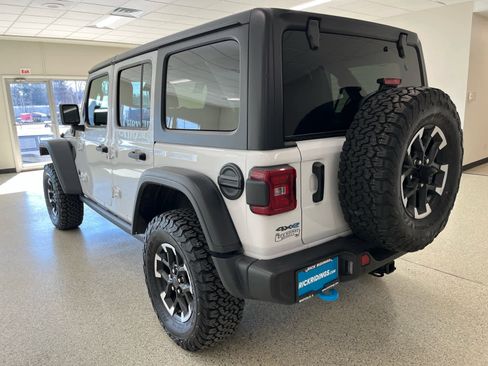 Used 2025 Jeep Wrangler Unlimited Rubicon 4xe w/ Safety Group AWD/4WD image 9