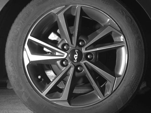 Used 2024 Kia Forte LXS FWD image 15