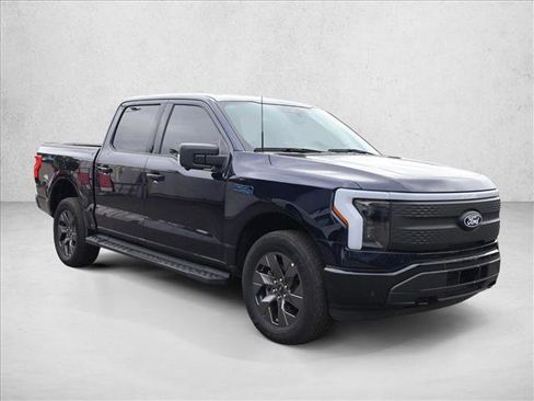 Used 2024 Ford F150 Lightning Flash AWD/4WD image 3
