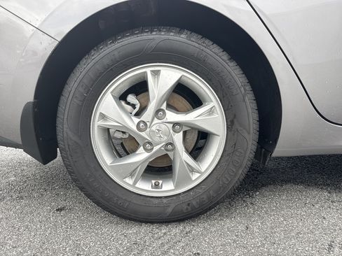 Used 2023 Hyundai Elantra SE image 21