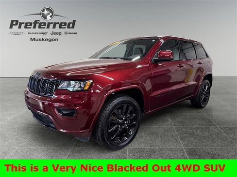 Used 2021 Jeep Grand Cherokee Laredo X image 2
