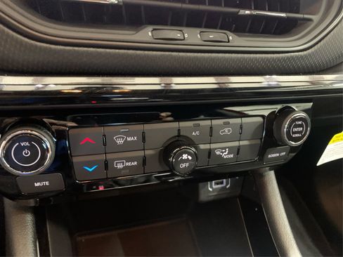 Used 2025 Jeep Compass Latitude w/ Altitude Special Edition image 26