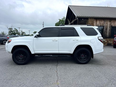 Used 2021 Toyota 4Runner SR5 image 2