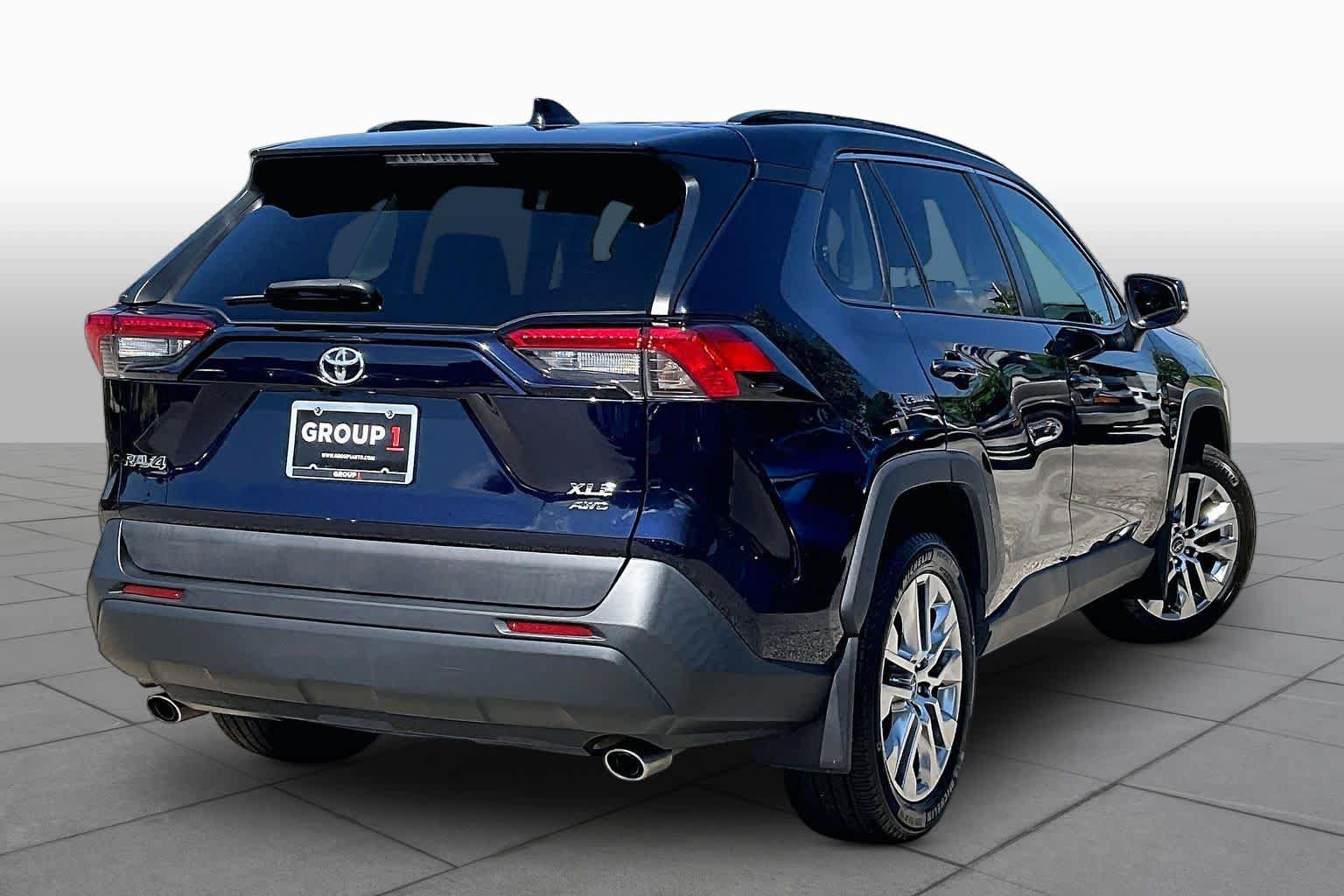 Used 2021 Toyota RAV4 XLE Premium AWD/4WD image 13