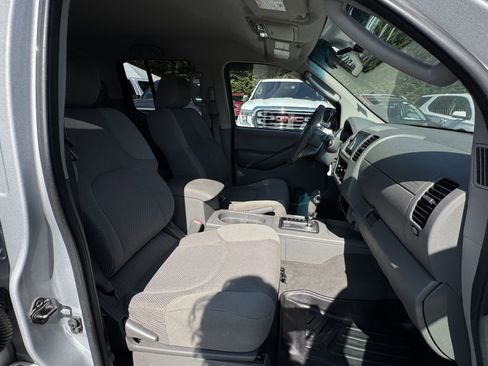 Used 2008 Nissan Frontier SE w/ SE Value Truck Pkg image 8
