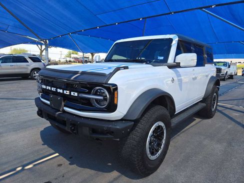 Used 2023 Ford Bronco Outer Banks w/ Sasquatch Package AWD/4WD image 1