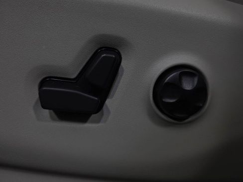 Used 2017 Chrysler Pacifica Limited image 42