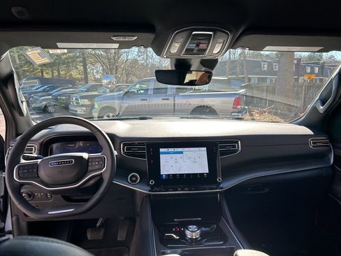 Used 2024 Jeep Wagoneer Series II image 22