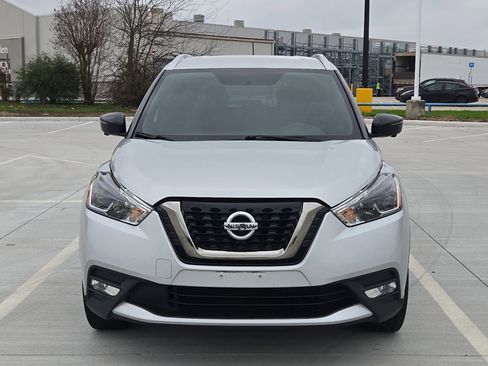 Used 2018 Nissan Kicks SR image 9