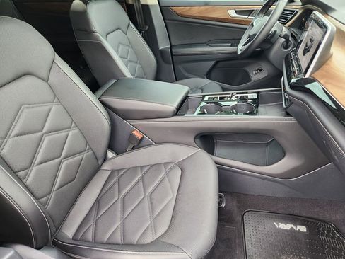 Used 2024 Volkswagen Atlas SE image 13