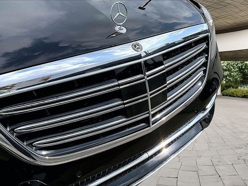 Used 2018 Mercedes-Benz S 560 4MATIC Sedan image 24