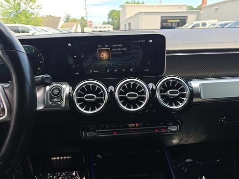 Used 2021 Mercedes-Benz GLB 250 4MATIC image 4