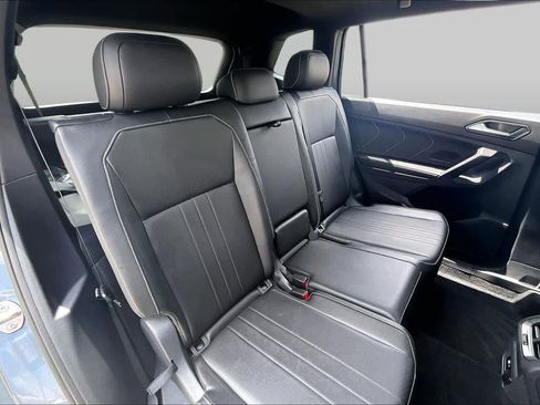 Used 2022 Volkswagen Tiguan SE R-Line FWD image 18