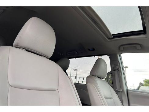 Used 2017 Toyota Sienna XLE w/ XLE Navigation Package image 20