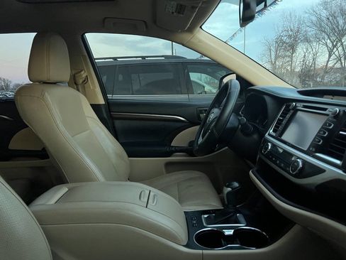 Used 2014 Toyota Highlander Limited image 9