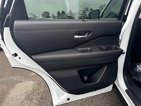 New 2025 Nissan Pathfinder SL image 16