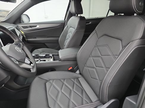 New 2026 Volkswagen Atlas Cross Sport SE FWD image 15