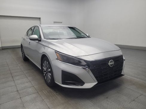 Used 2023 Nissan Altima 2.5 SV FWD image 13
