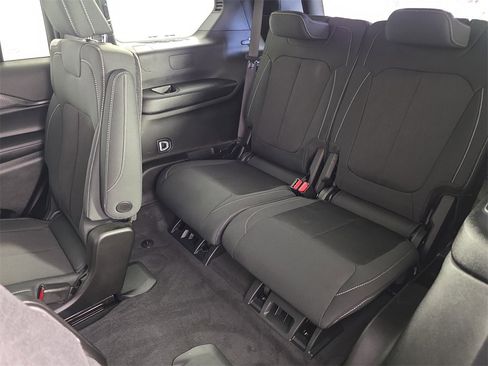 Used 2025 Jeep Grand Cherokee L Laredo image 36