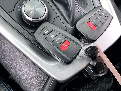 Used 2025 Toyota RAV4 XSE AWD/4WD image 15