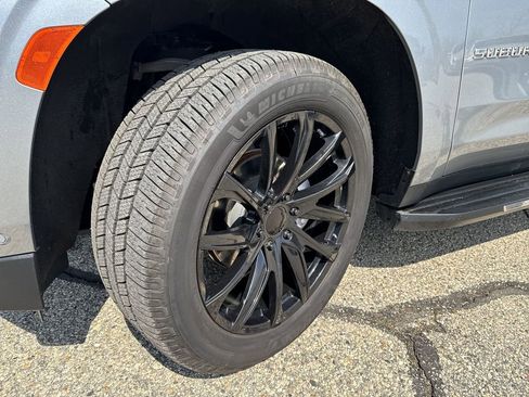 Certified 2024 Chevrolet Suburban High Country w/ Advanced Technology Package image 3