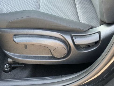 Used 2025 Kia Soul LX w/ LX Technology Package FWD image 19