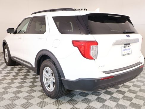 Used 2023 Ford Explorer XLT AWD/4WD image 23