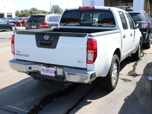 Used 2014 Nissan Frontier SV RWD image 9