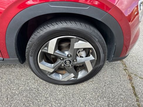 Used 2024 Hyundai Venue Limited image 12