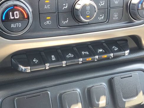 Used 2018 GMC Sierra 1500 Denali AWD/4WD image 19
