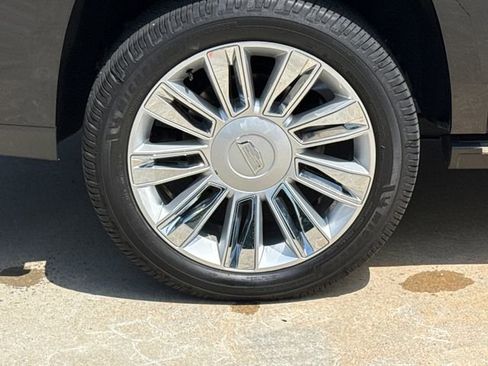 Used 2019 Cadillac Escalade ESV Platinum AWD/4WD image 9
