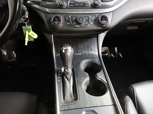 Used 2016 Chevrolet Impala LT w/ Convenience Package FWD image 12