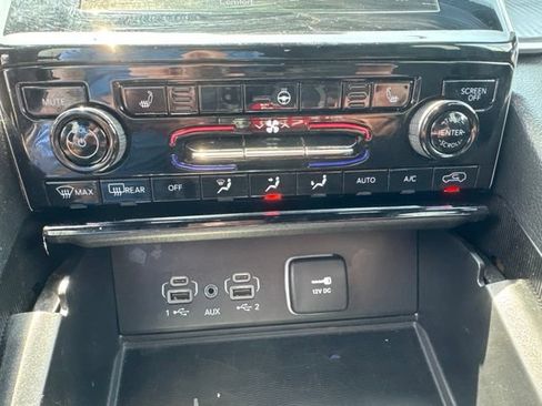 Used 2024 Jeep Grand Cherokee L Laredo AWD/4WD image 34