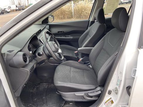 Used 2022 Nissan Kicks S image 33