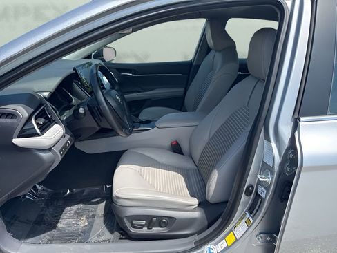 Used 2022 Toyota Camry SE FWD image 9