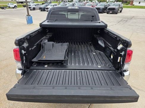Used 2022 Toyota Tacoma TRD Off-Road AWD/4WD image 10