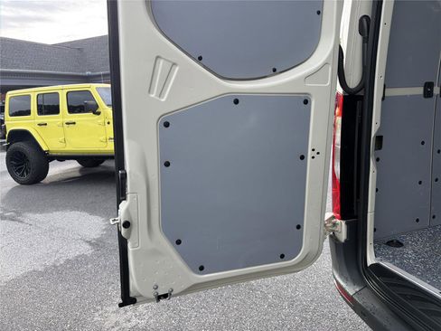 Used 2024 Mercedes-Benz Sprinter 2500 image 19