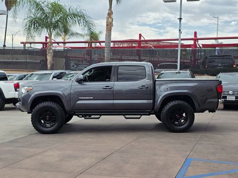 Used 2021 Toyota Tacoma SR5 AWD/4WD image 9