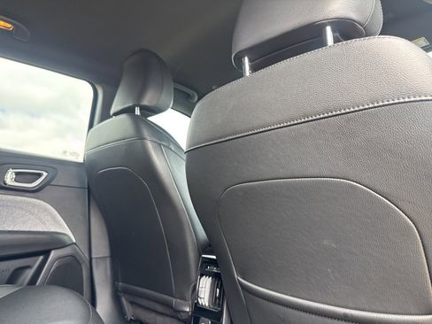 Used 2025 Jeep Compass Latitude image 29