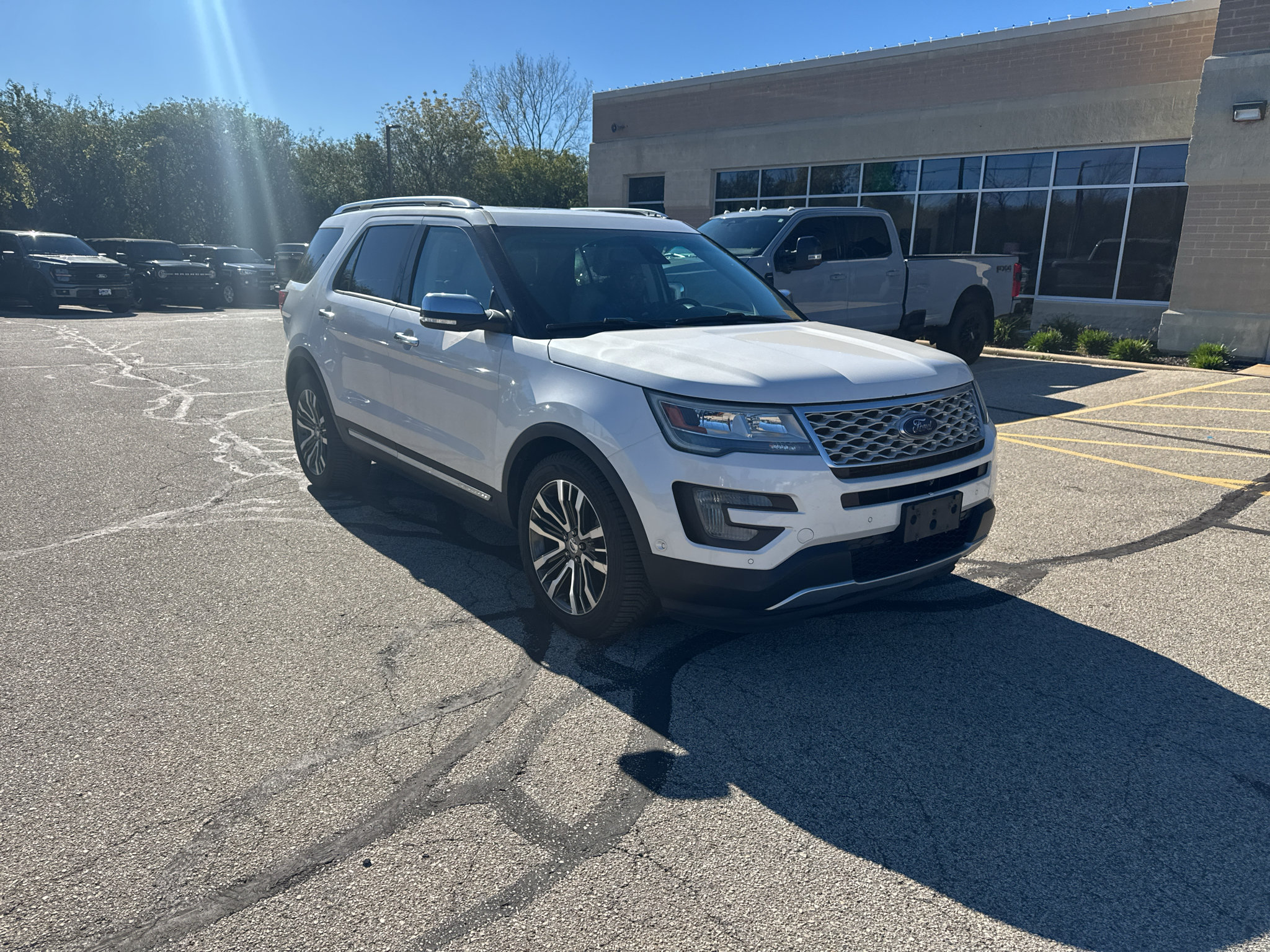 Used 2016 Ford Explorer Platinum AWD/4WD image 3