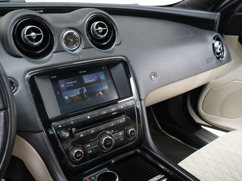 Used 2016 Jaguar XJ L Portfolio image 33