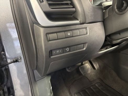 Used 2023 Nissan Rogue SV AWD/4WD image 16