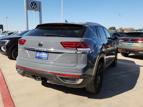 Used 2022 Volkswagen Atlas Cross Sport SE w/ Black Wheel Package image 7