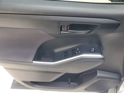 Certified 2024 Toyota Highlander LE FWD image 20