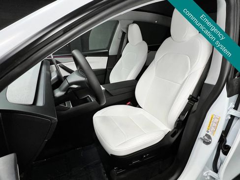 Used 2026 Tesla Model Y Long Range RWD image 7