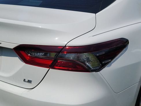 Used 2022 Toyota Camry LE FWD image 15