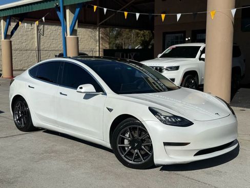 Used 2020 Tesla Model 3 Standard Range image 3